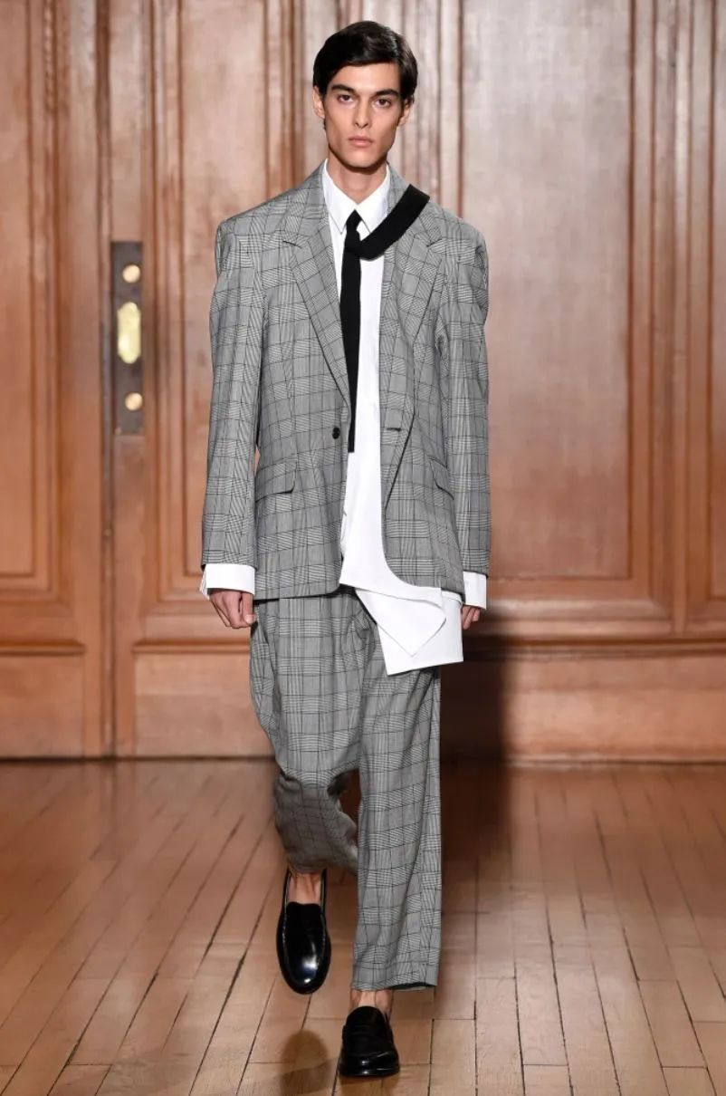 涓笢鏃跺皻濂宠鍝佺墝澶у叏浠嬬粛,涓笢鏃跺皻鍝佺墝