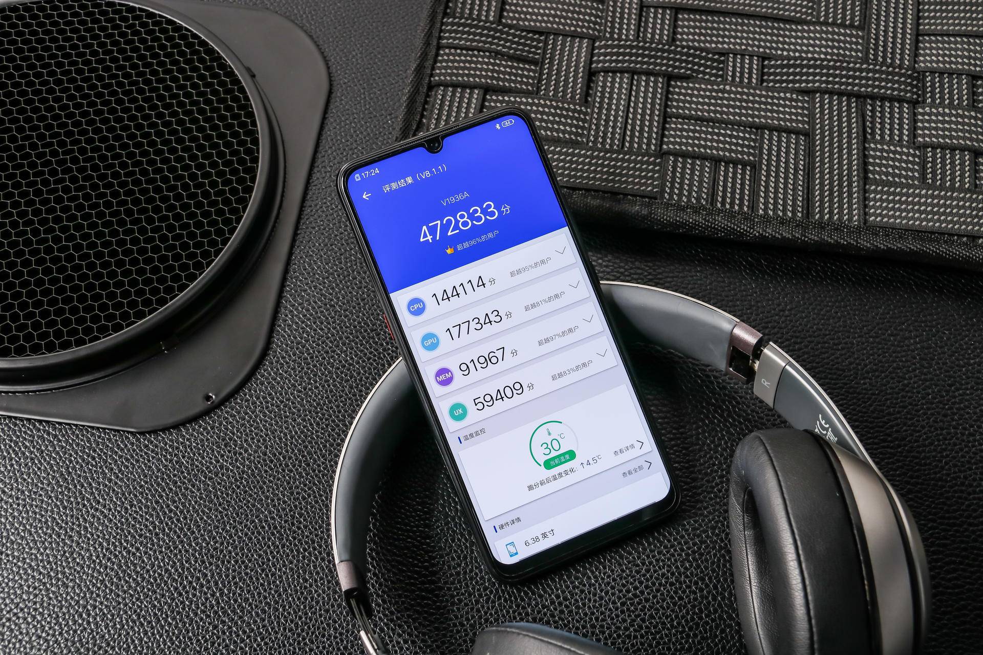 搅动两千档手机市场！iQOONeo855版凭什么敢？实测后无法反驳