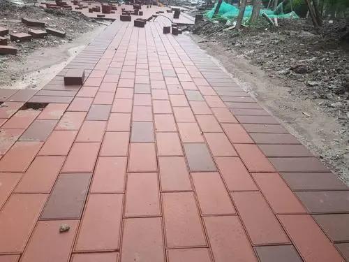 二建沥青面层雨季施工措施,道路工程面层施工