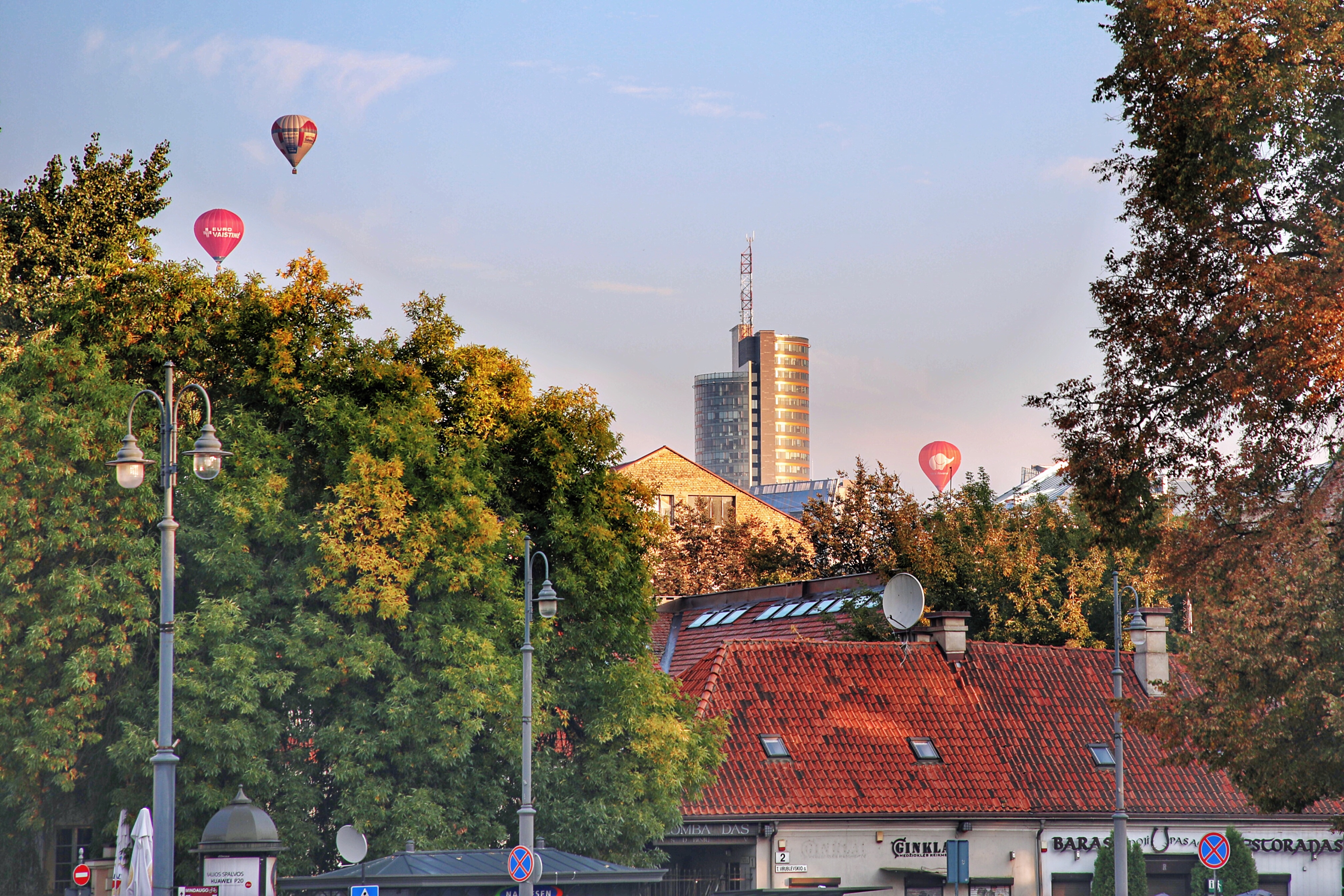 首都位置最奇葩的国家,世界最神奇的首都