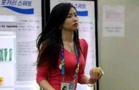 足球女记者被开除,重罚女记者
