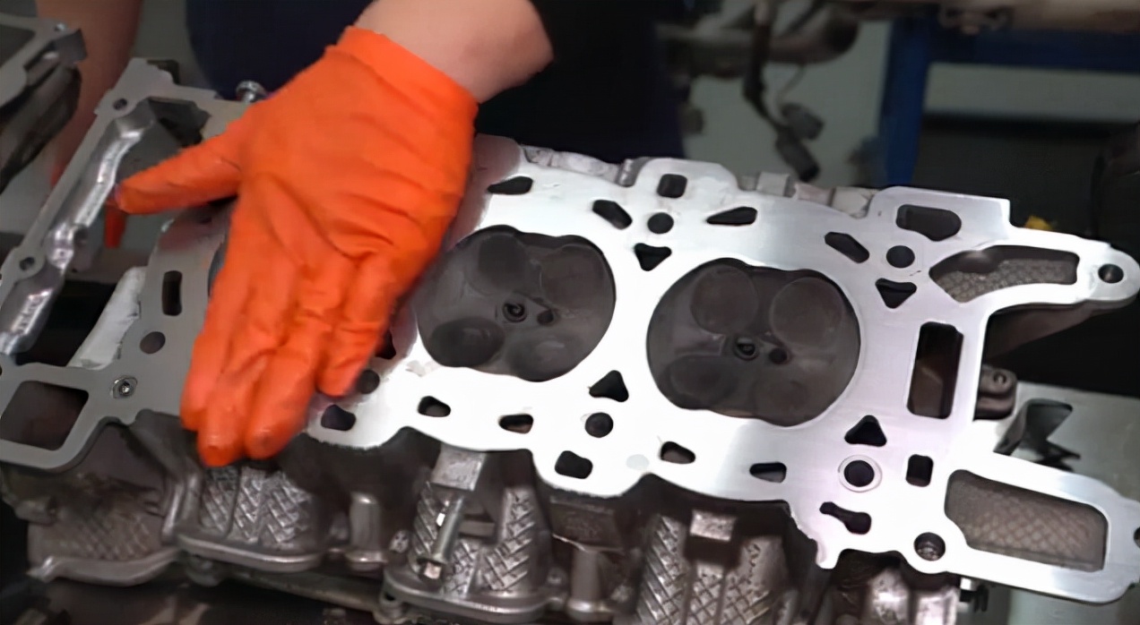 为啥汽车防冻液管那么热,为什么汽车防冻液会损耗