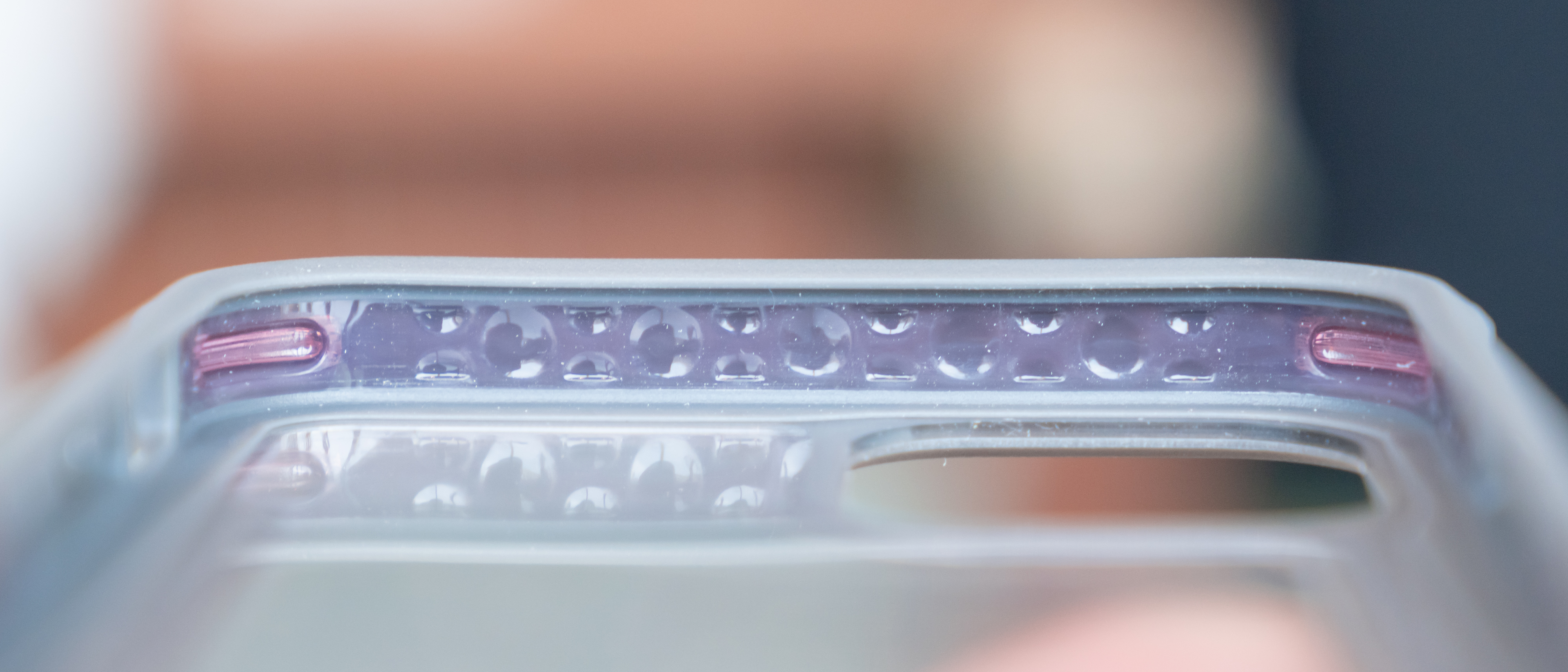 能让AppleCare+都赚不到钱的Defense决色小彩壳到底有多能摔？