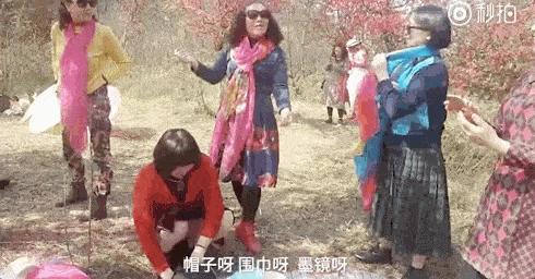 中国大妈丝巾五角星,中国大妈的丝巾从来不会让人失望