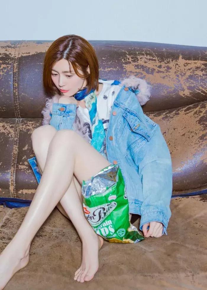 碎发太多怎么扎好看,扎高马尾额头前面碎发太多怎么办