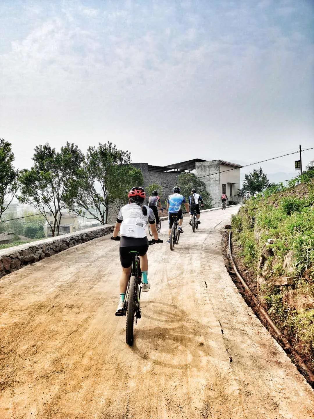 花了7000买公路车,平时上下班通勤3000的自行车