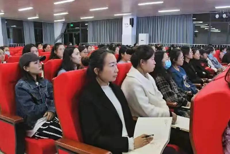 郑东新区云台小学“全国家校（园）共育数字化项目”正式启动