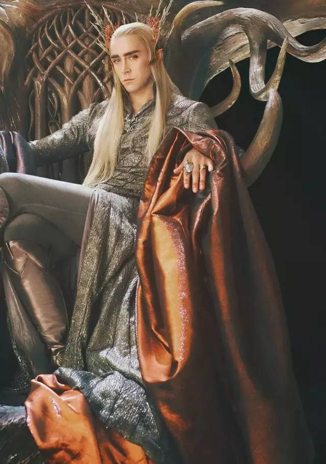 7年前惊艳世界的精灵王,如今在开拖拉机,“大王您养鸡都美”