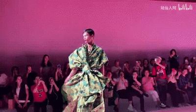 曾经被群嘲的3shine，如今成为新的时尚宠儿，她们到底经历了什么