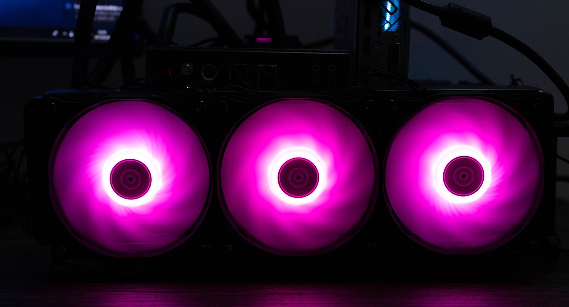 入手十二核旗舰就能爽了？你还缺一个强悍的360水冷