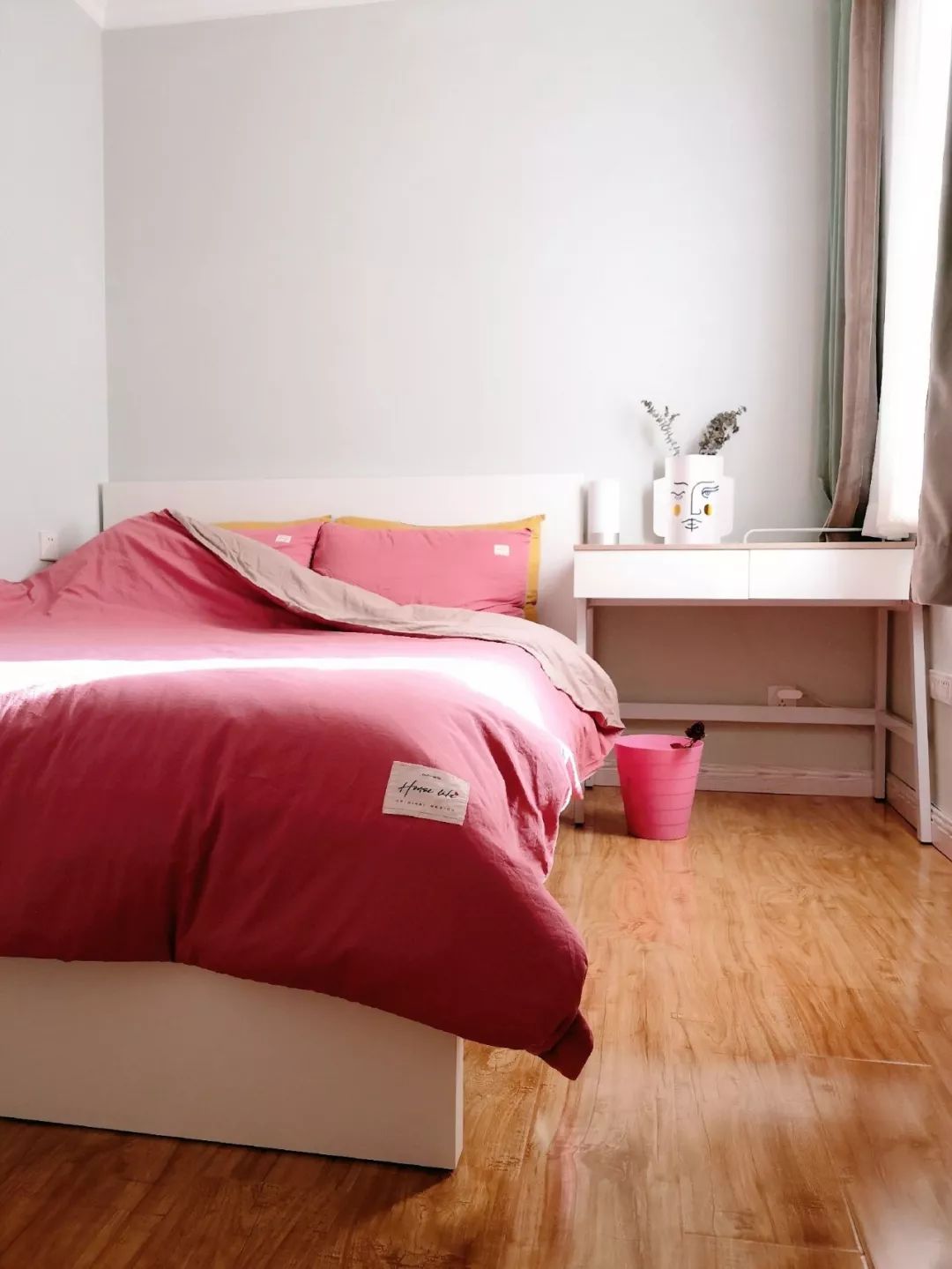 卧室太小床头柜放不下来,卧室床不放床头可以吗