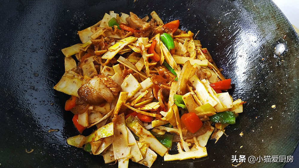 春天里最爱的一道菜竹笋炒肉,竹笋炒肉也是一道非常美味的美食