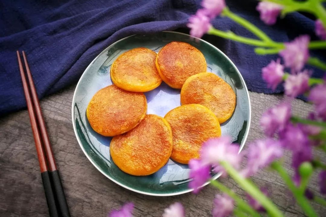 南瓜饼和面粘手揉不成团怎么办,做南瓜饼不用油炸怎样做