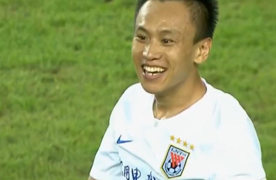 王大雷太神奇！鲁能送出赛季最差表现，王大雷助攻造点球绝平