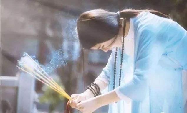 佛教上香的基本知识,去寺庙上香的正确步骤