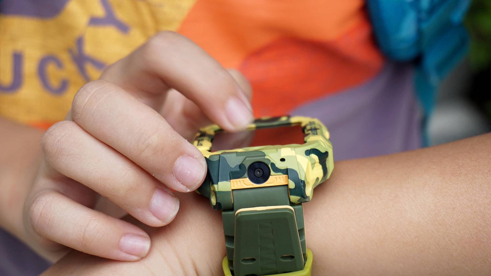 360又上新品，4G视频通话、3D立体定位，500万双摄