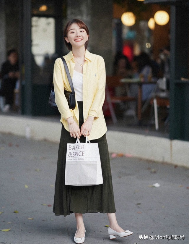 肩宽、脖子短的女生，如何挑选上衣？“一分为二、弱化肩线”就行