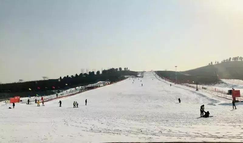 临沂茶山滑雪场地推荐,魅力冰雪之旅