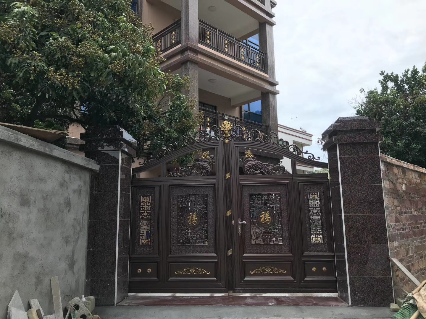 双开铝艺大门安装,双开铝艺大门