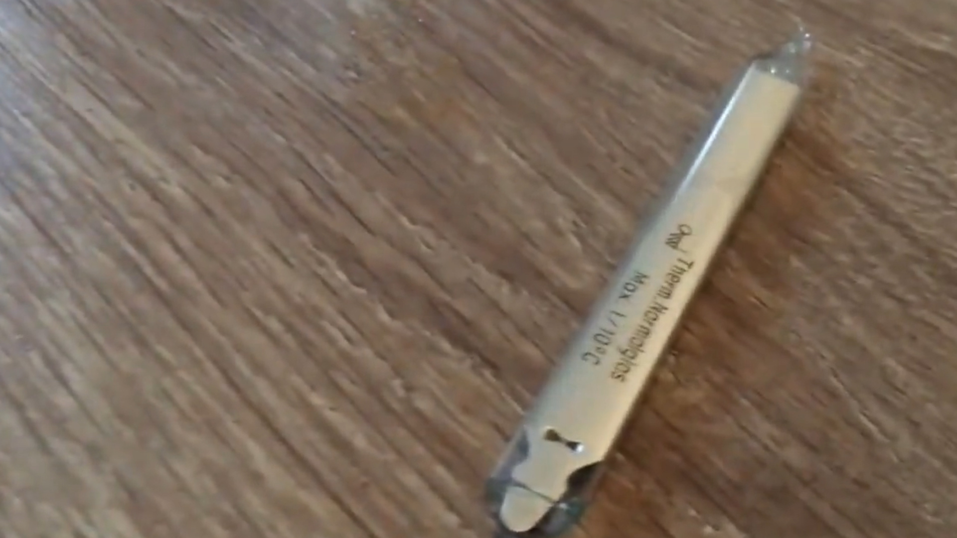 飞机上带水银而造成的悲剧事例,水银滴在铝板上会发生什么