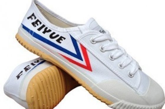 彪马阿迪达斯全系列区别,彪马阿迪达斯是一家吗