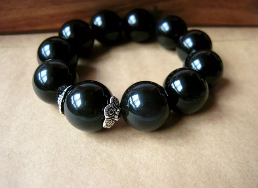 黑曜石是不透光的吗,黑曜石是非均质体吗