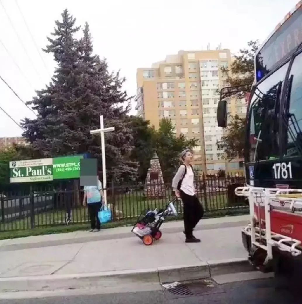 成龙20岁女儿传婚变,清空秀恩爱照片,同性妻子发文称旧照恶心