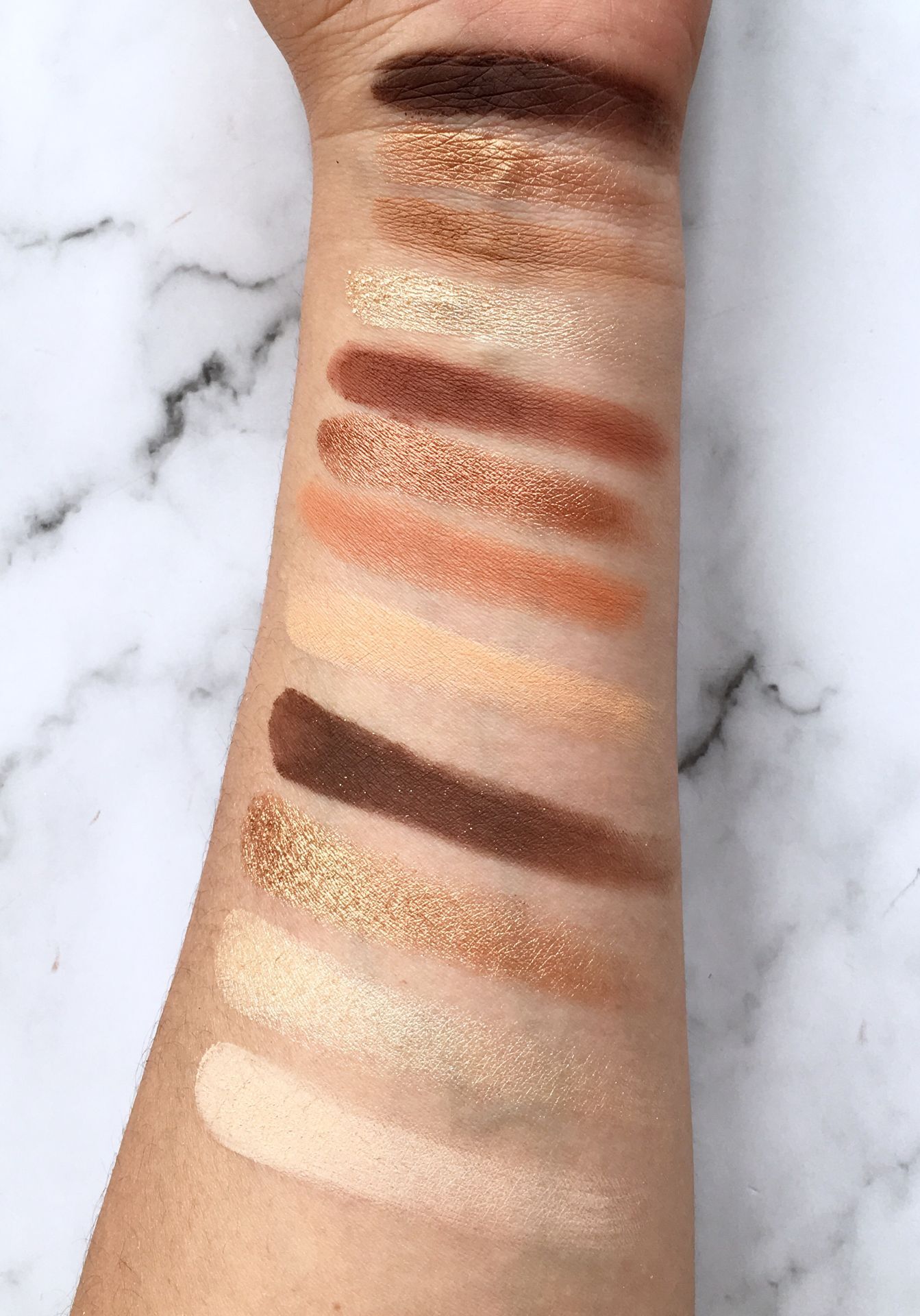 选眼影盘冷白皮,推荐一款好用的眼影盘