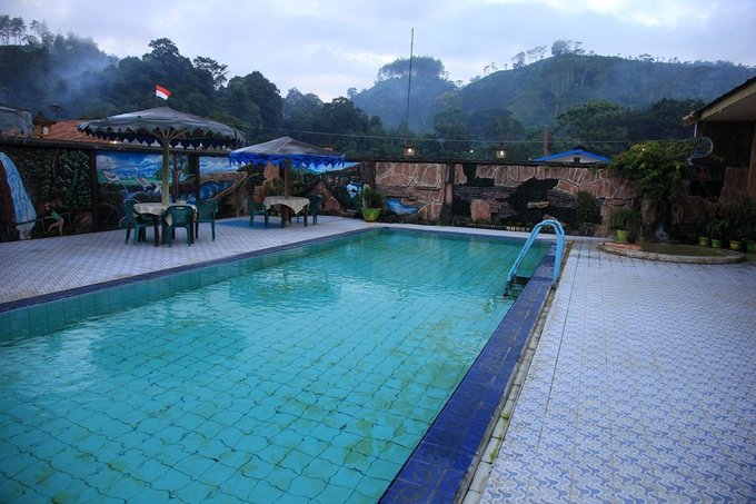 沐浴硫磺，追寻蓝火——印尼宜珍火山