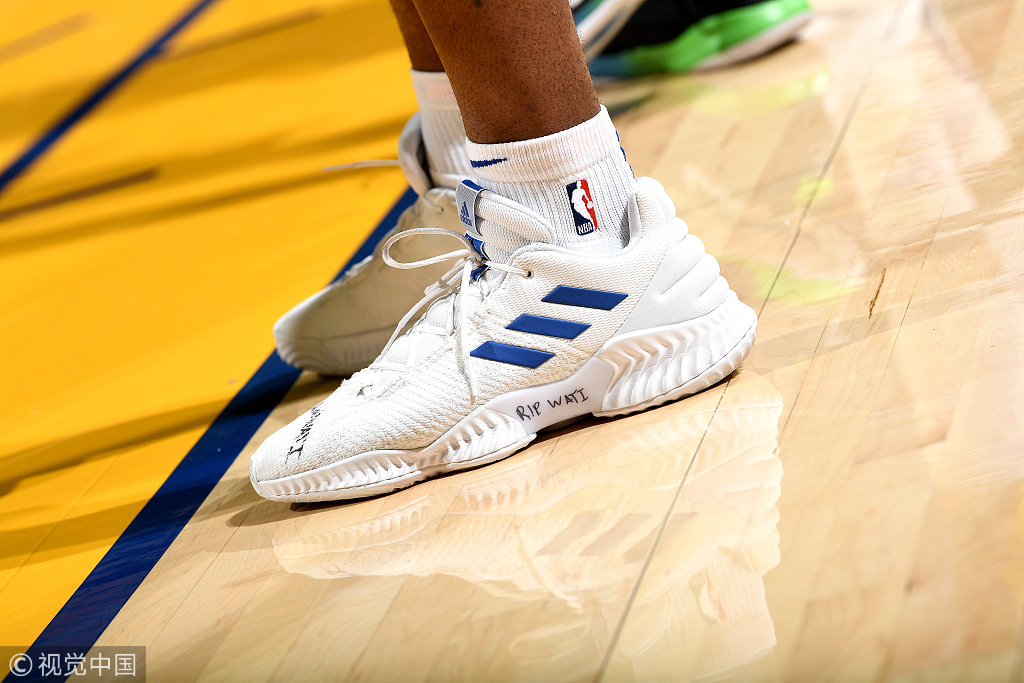 NBA今日球鞋精选：上脚两双联名款！火箭赢了，“鞋王”嗨了