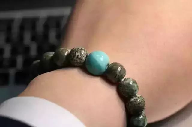 星月奶油黄是怎么回事,星月有包浆后盘玩时是什么感觉