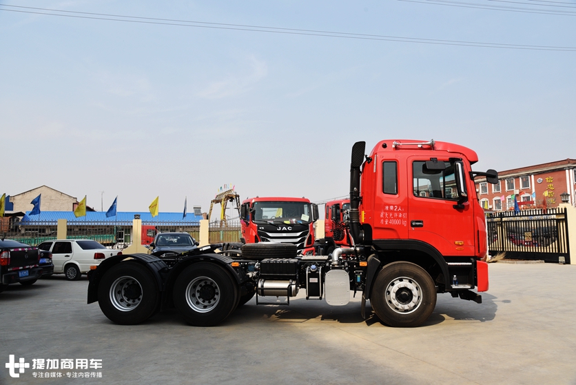 格尔发7.8米厢式货车自重,自重7.5吨牵引车