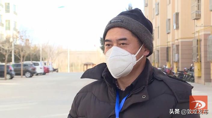 敦煌：抗击战“疫”*党**员干部变身“快递员”