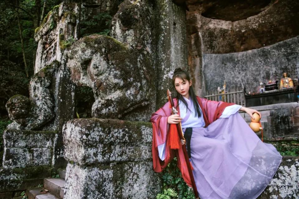 山顶云海自驾游,云海日出露营自驾游攻略