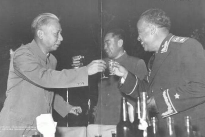 粟裕战功赫赫，*少奇刘**更是极力推荐他为元帅，为何最终还是授大将