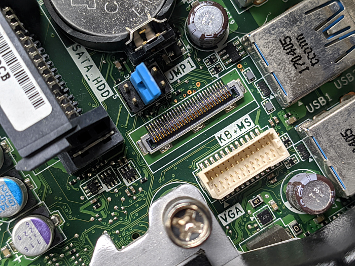 还没有曾经一个光驱大的电脑,东西虽小五脏俱全啊。