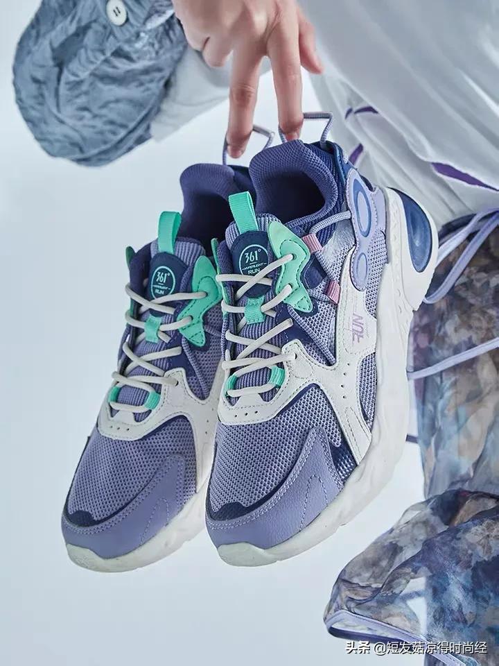 今年很流行的老爹鞋紫色配色,秋冬款老爹鞋百搭推荐
