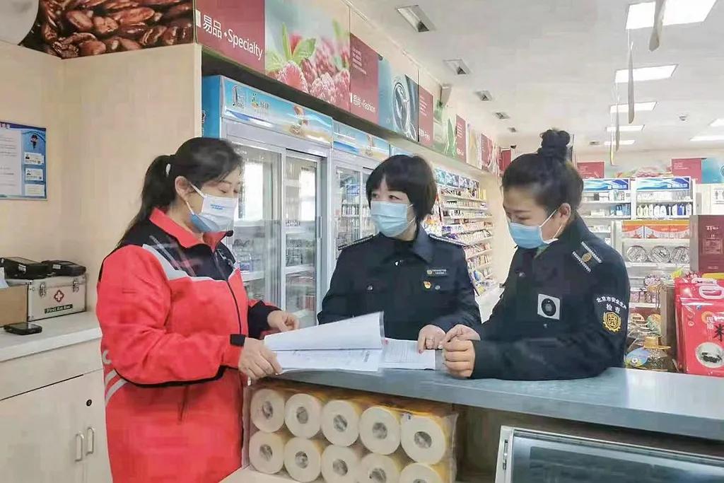 疫情防控暖心执勤,坚守疫情防控点节日慰问暖人心