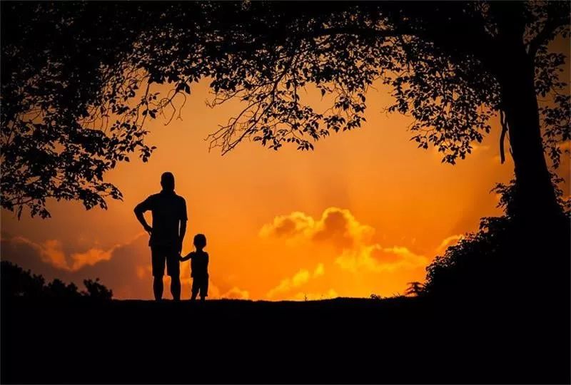 10个短篇故事短到极致却催人泪下,100个催人泪下的短篇小故事