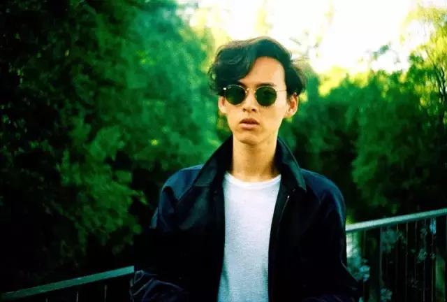 从200斤的胖子晋升到排名前八的世界超模！他是走出去的山西牛人