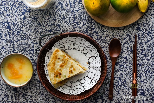 筋饼面怎么和面才松软,到底怎么和面打饼又软又有筋道