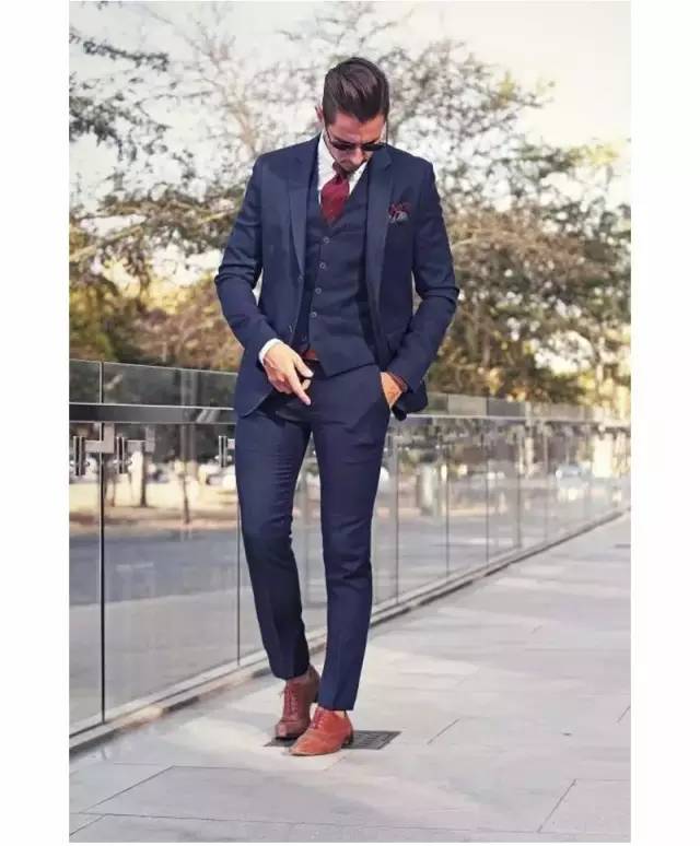 男人都需要一身合适的西装，怎样定制西装才能更加合身？