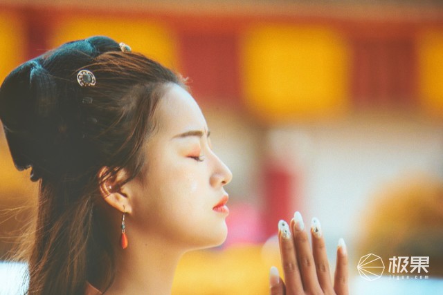 真正的无边框全屏电视机,超薄屏幕无边框电视