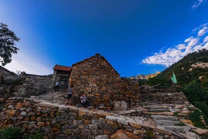 山东蒙山燕峪景区首届电音泼水节嗨爆启幕