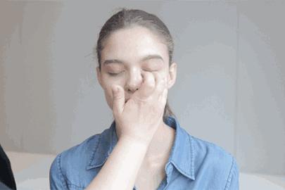 去眼纹去黑眼圈用什么方法,去眼袋眼纹公认最好用的土方法