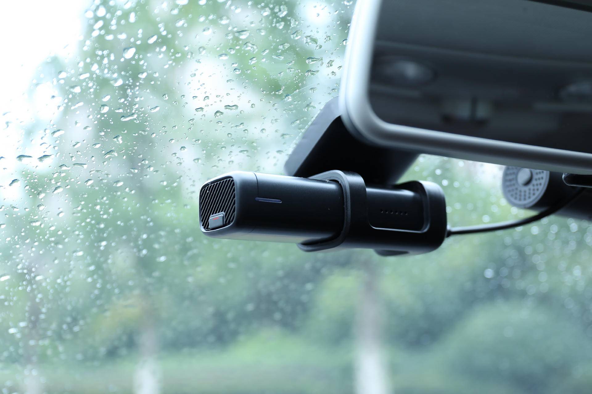 还有这等好事？花行车记录仪的钱体验豪车标配的高级驾驶辅助