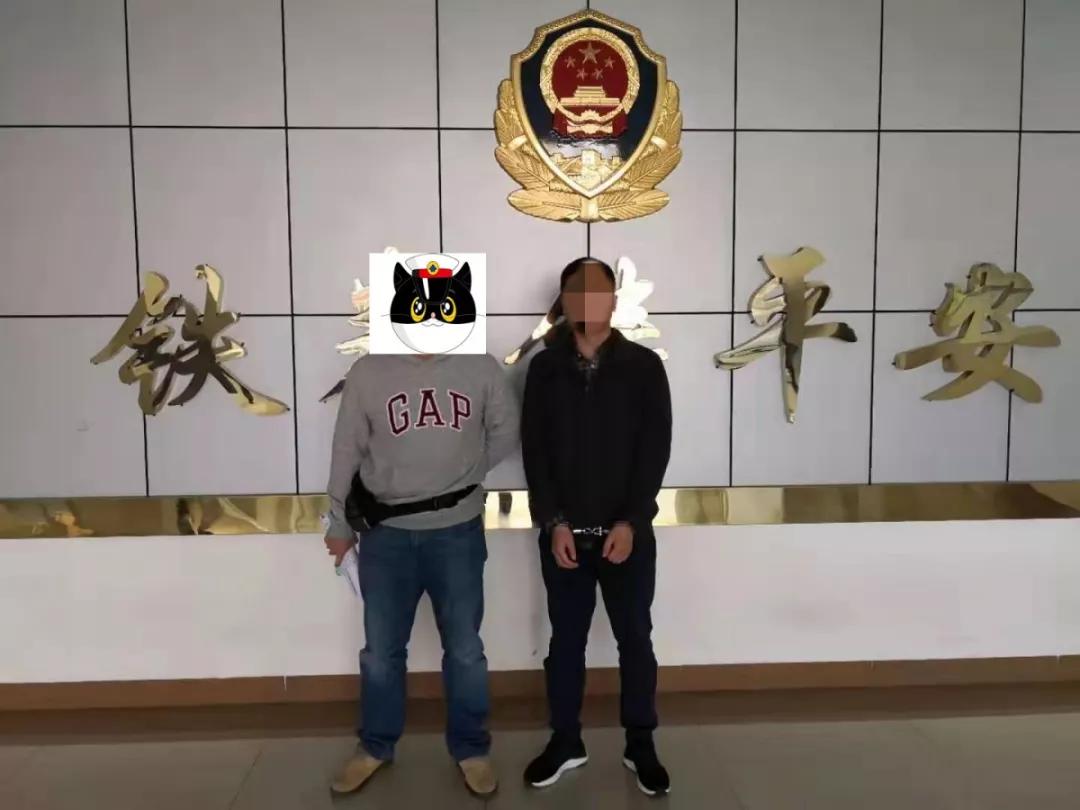 男子假扮女孩和兄弟谈恋爱,两男的假扮女孩骗网友