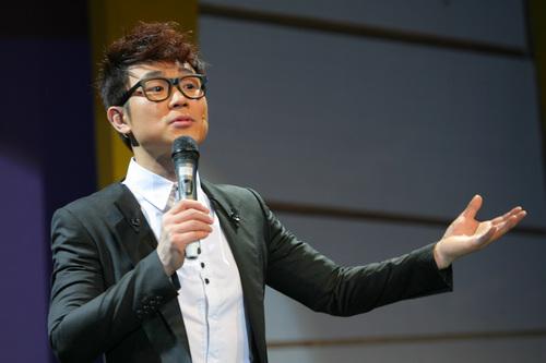 屌丝男士大鹏唱wewillrockyou,屌丝男士大鹏做什么工作