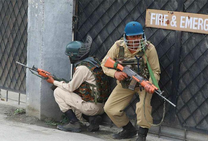 印军又被曝出丑闻，反恐战斗中拉平民当人肉盾牌，印军发言人默认