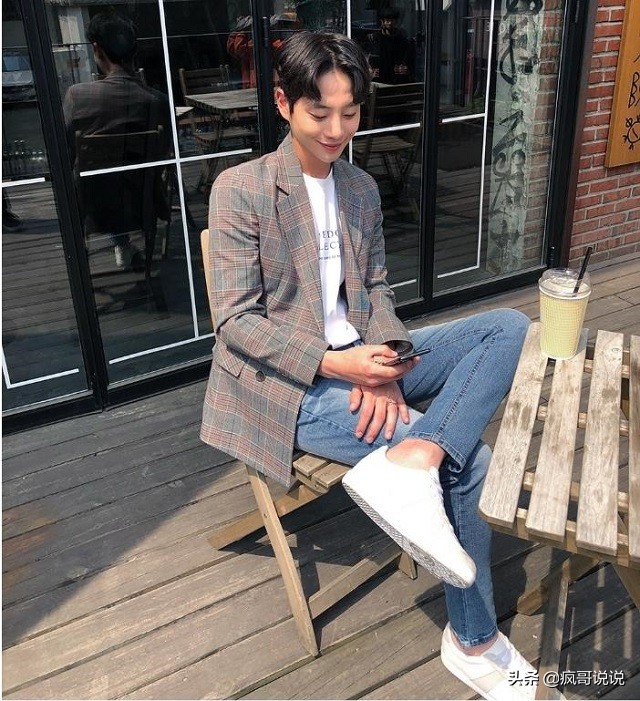 韩国小哥哥西装正装穿搭,搭配格子西服的小哥哥